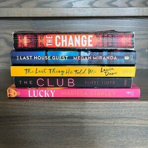 Set of 4 Reese’s Book Club Picks + 1 GMA Book Club Pick